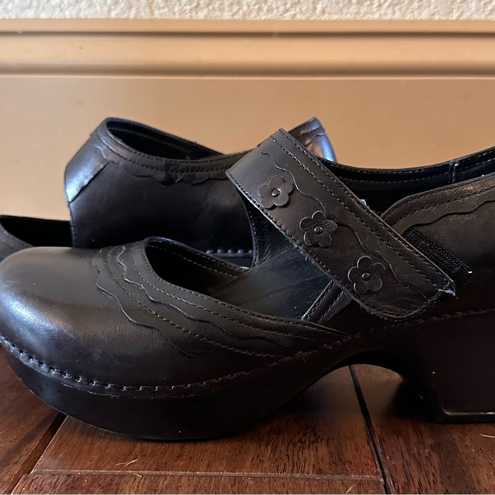 Dansko Mary Janes!  Black size 39.